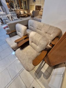 مبل رویال در شاهین شهر فروشگاه سرای مشاهیر به آدرس شاهین شهر میدان امیرکبیر(فلکه چوبی)