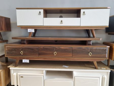 میز تی وی میزبانی