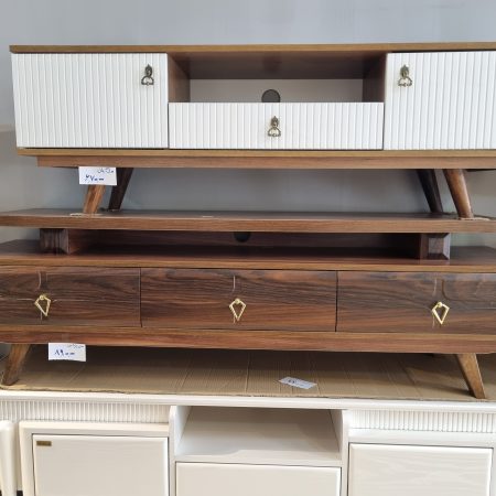 میز تی وی میزبانی